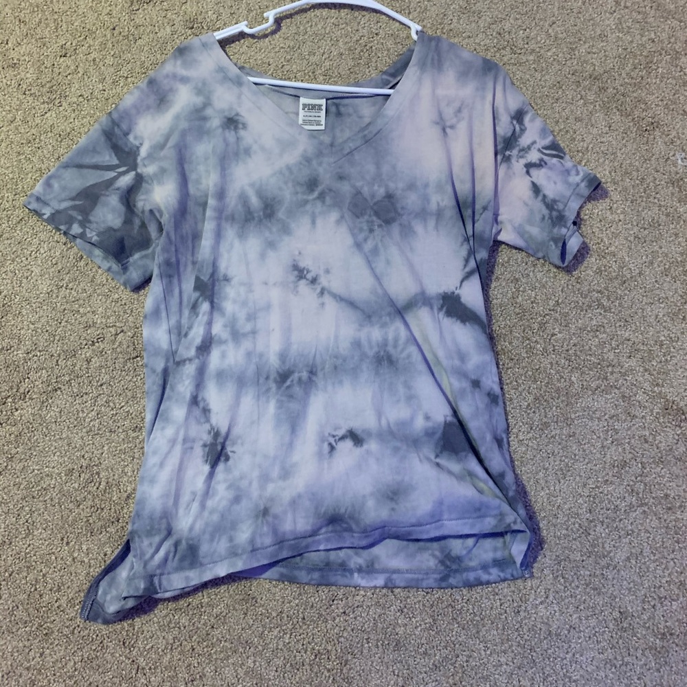 pink t-shirt